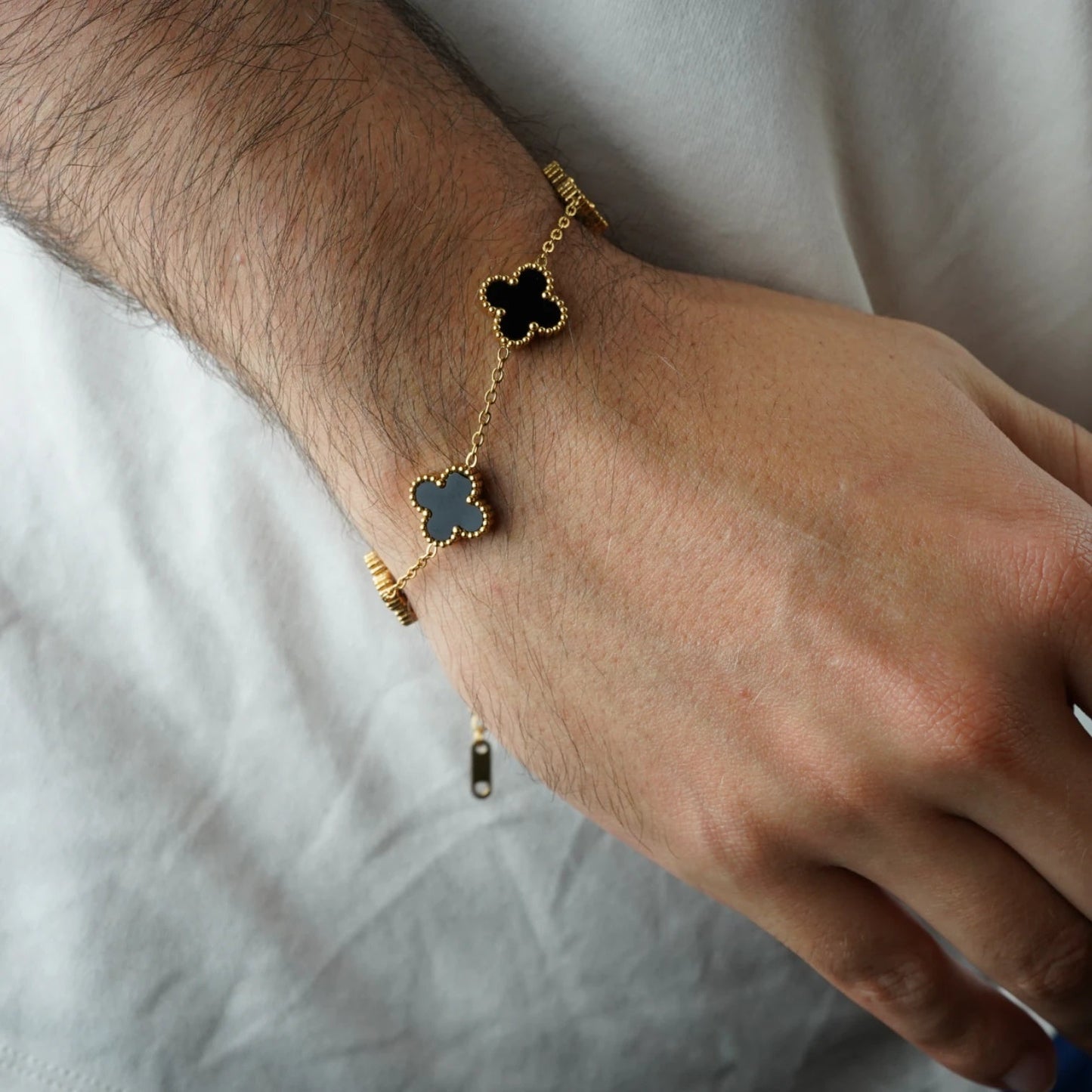 BRAZALETE CLOVER - GOLD ONIX - ATHEREOS