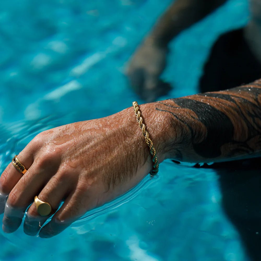 ¿Qué Joyería se Puede Mojar? Descúbrelo Aquí - ATHEREOS